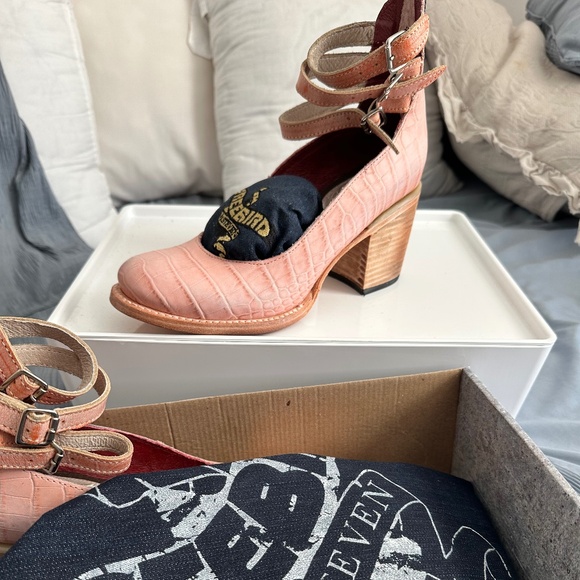 Free Bird Randi Pink Croco - Picture 1 of 2